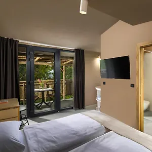  Pribjeći Homes Kacjak
